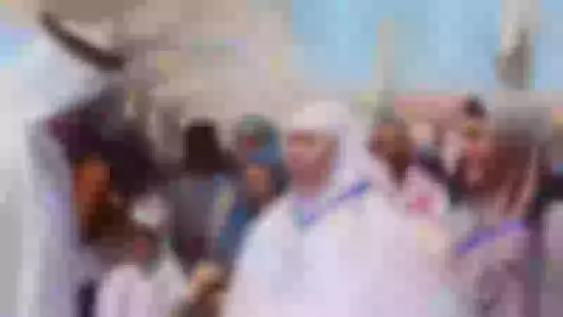 في حادثة مؤثرة مصريتان تذرفان الدموع في المسجد النبوي تعرف على السبب (لن تتمالك دموعك)